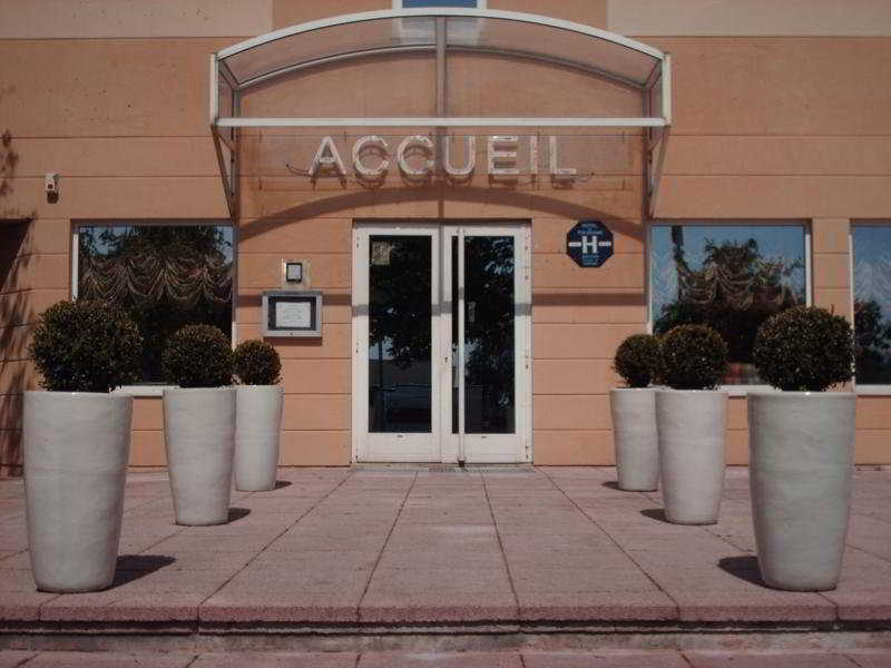 Hotel Median Roissy Cdg Aeroport Goussainville  Exterior foto