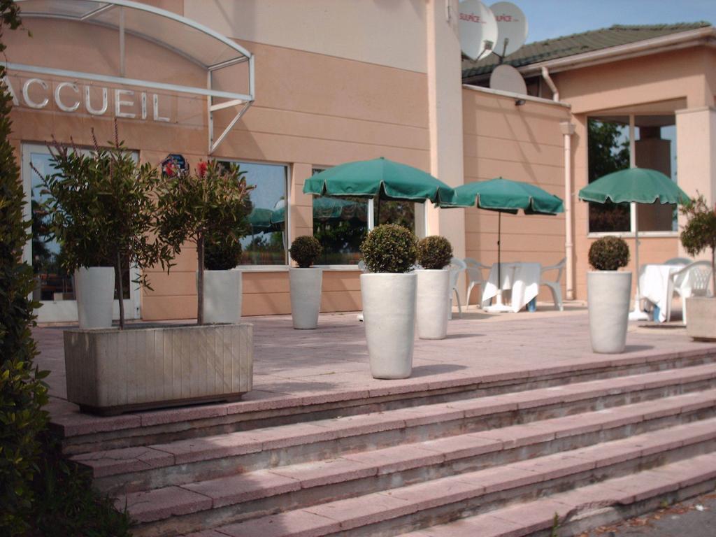 Hotel Median Roissy Cdg Aeroport Goussainville  Exterior foto